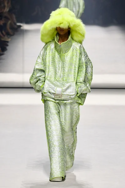 Look 48